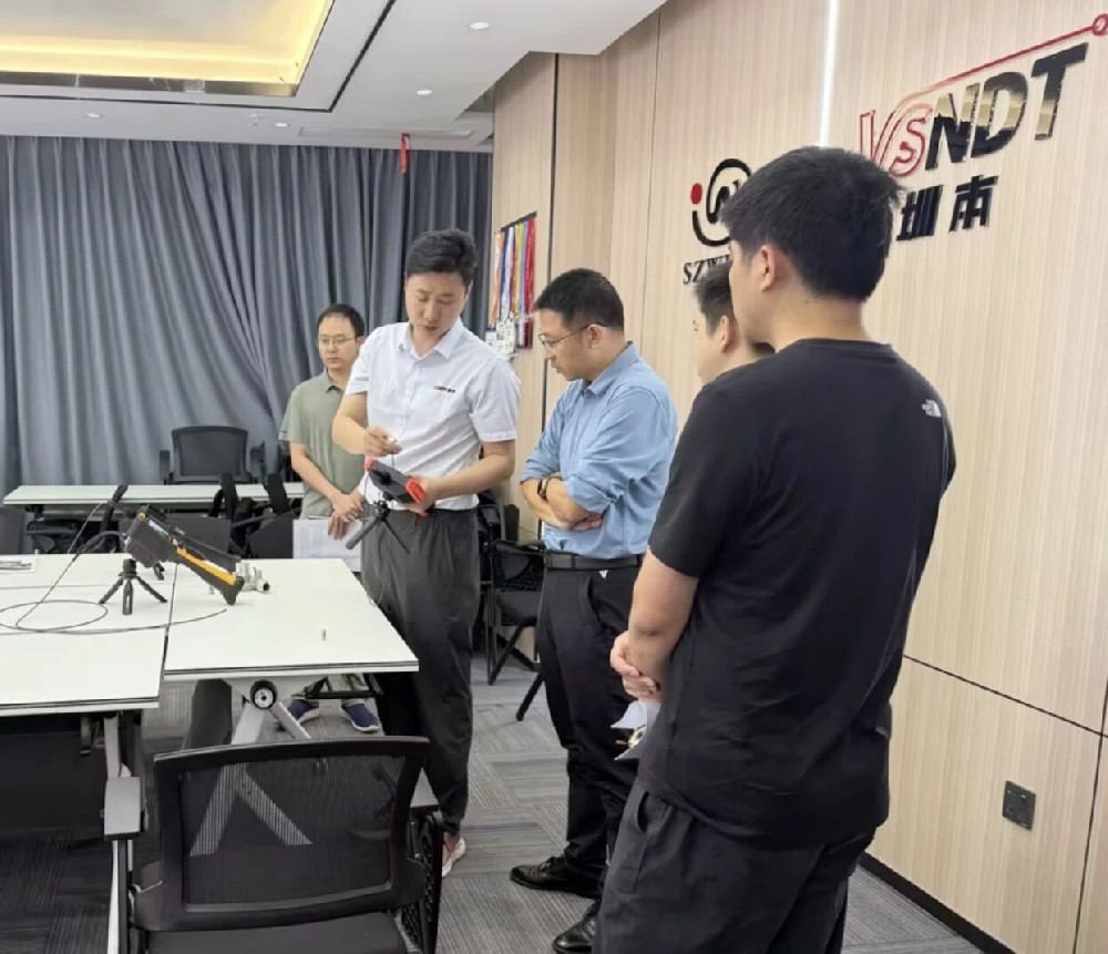 深圳市坪山區(qū)工信局一行蒞臨深圳微視調(diào)研指導(dǎo)